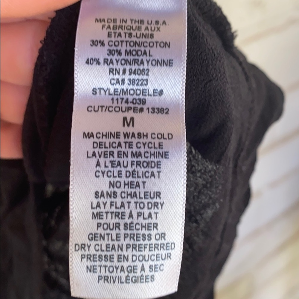 Language Cut out Top - Picture 5 of 5